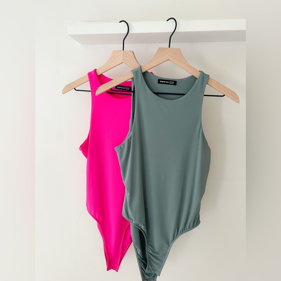 2 bodysuits - Picture 3 of 5